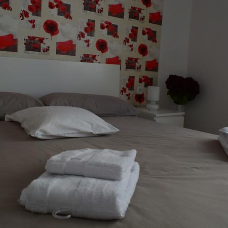 Arena'S Apartament Valenza Esterno foto