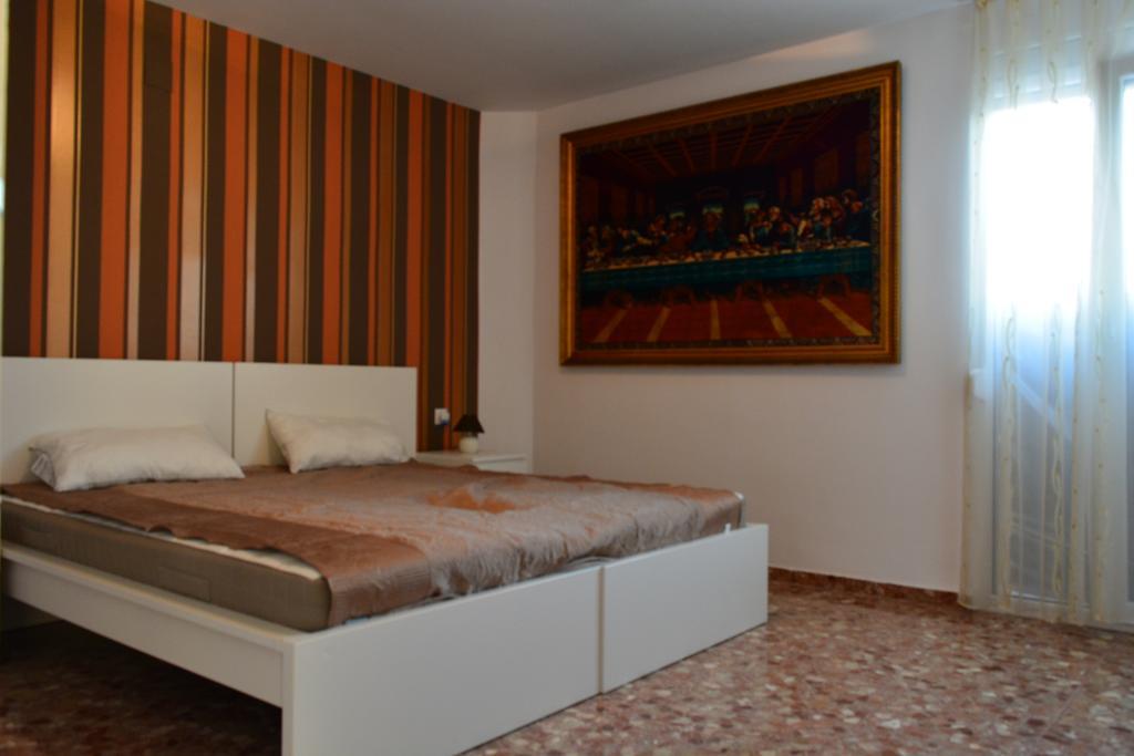 Arena'S Apartament Valenza Esterno foto