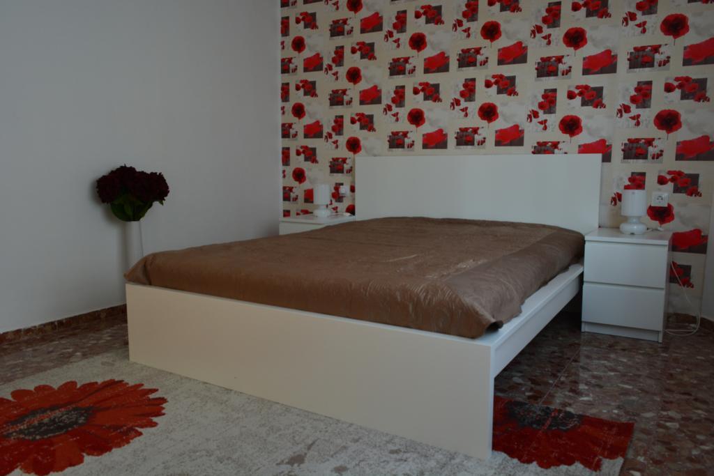Arena'S Apartament Valenza Esterno foto