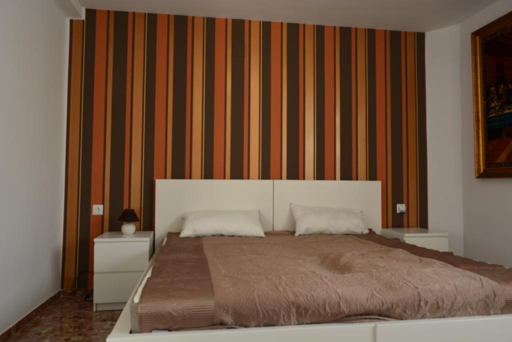 Arena'S Apartament Valenza Esterno foto