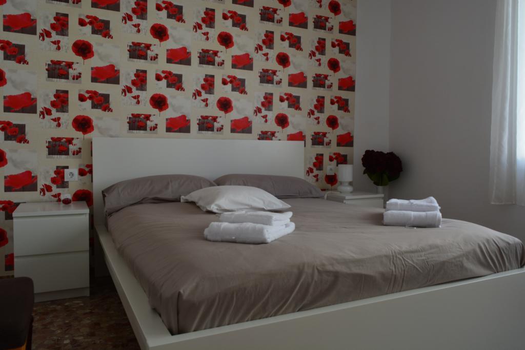 Arena'S Apartament Valenza Esterno foto
